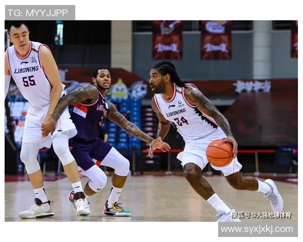 深圳篮球队战术解析：聚焦球队风格与比赛策略的深度探讨